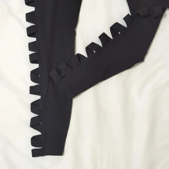 Express Peek-A-Boo Cutout Leggings, Color Black Size S - Picture 7 of 15